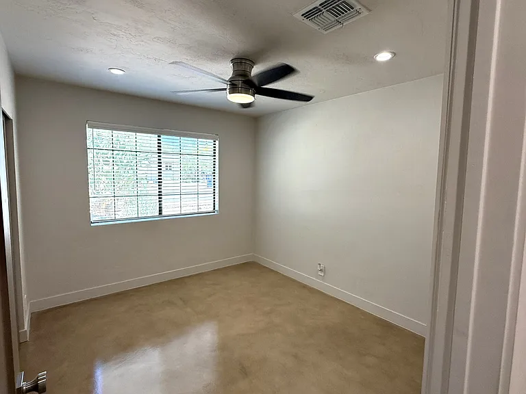426 S Stratford Dr — Photo 25