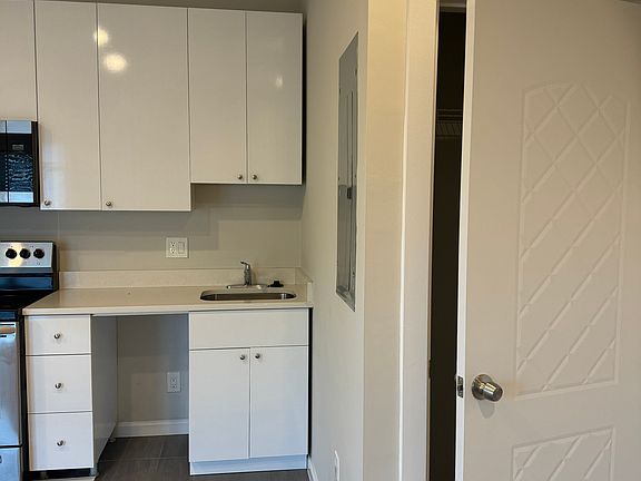5th image of 2622 University Pl NW APT 305
