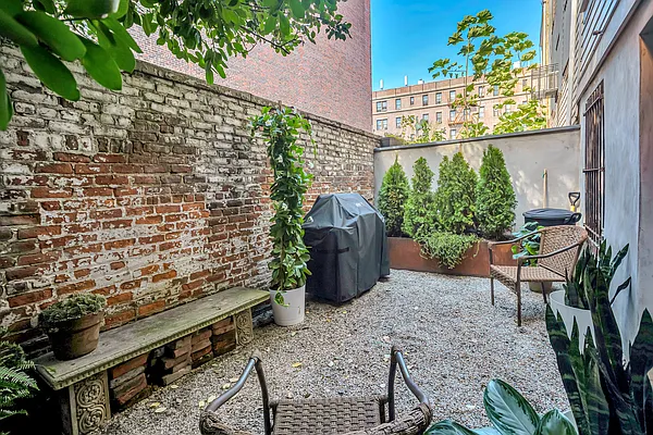 Sold by Compass | media 7