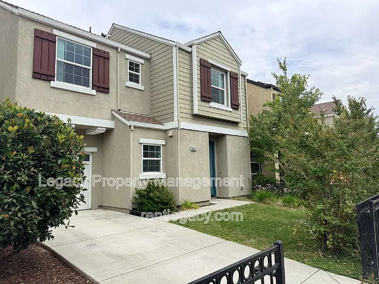 4426 Dry Creek Rd — Photo 2