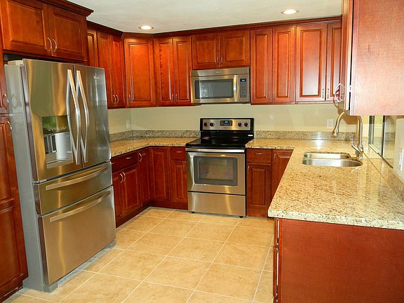 4th image of 874 Hillrise Ct NE
