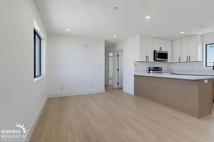 3075 Hawthorn St #5 — Photo 5