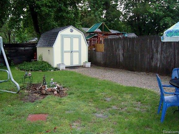 3rd image of 8594 Portage Lake Blvd