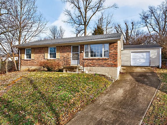 2nd image of 480 Plainview Rd