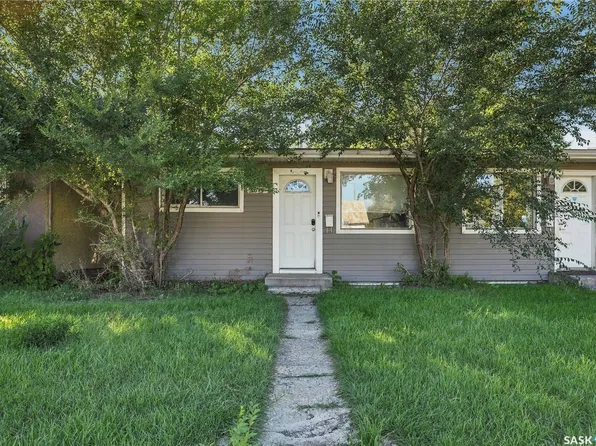 1819 C Avenue N, Saskatoon, SK S7L 1N9