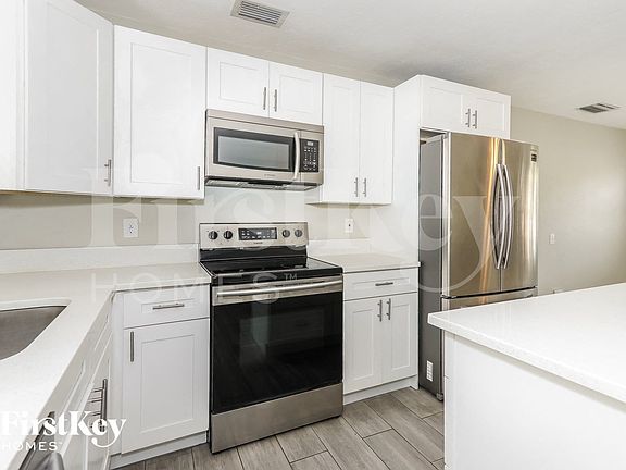 5th image of 327 Azalea St