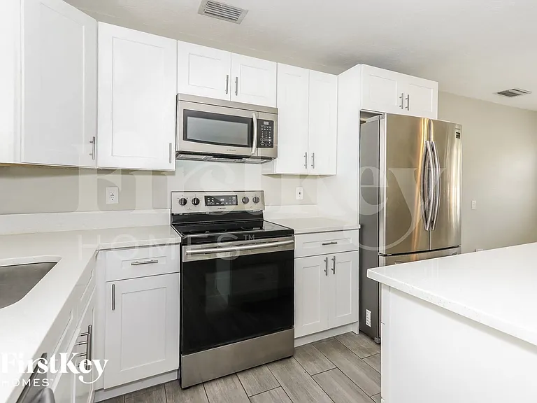 327 Azalea St — Photo 5