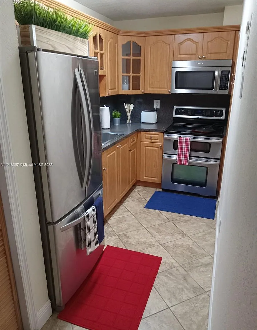 2 bed, 728 sqft, $2,000 — Photo 2