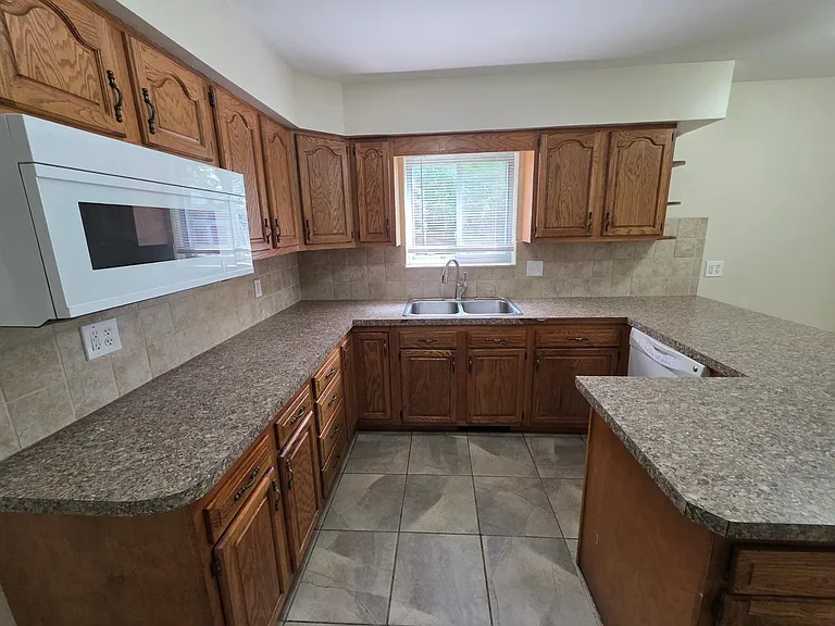 1531 Eaton Dr — Photo 8