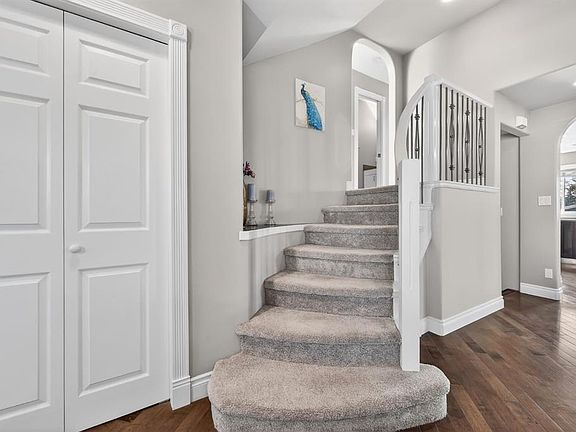 4th image of 1027 N 75th Ave SW