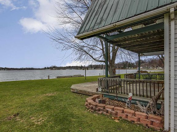 3rd image of 16811 Lake Shore Dr
