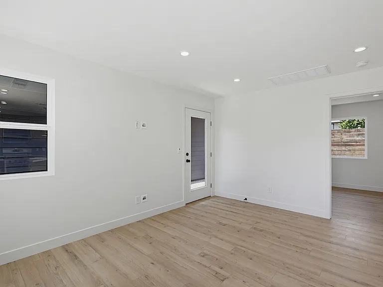 2036 Pomona Ave #C — Photo 17
