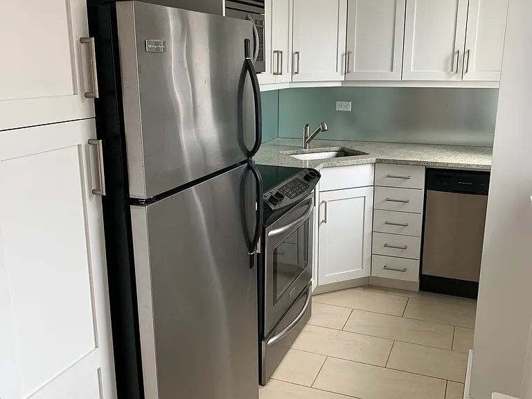 210 W 70th St #1602 — Photo 4