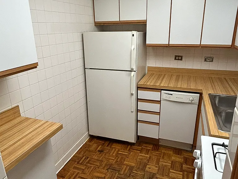 2340 N Commonwealth Ave — Photo 22