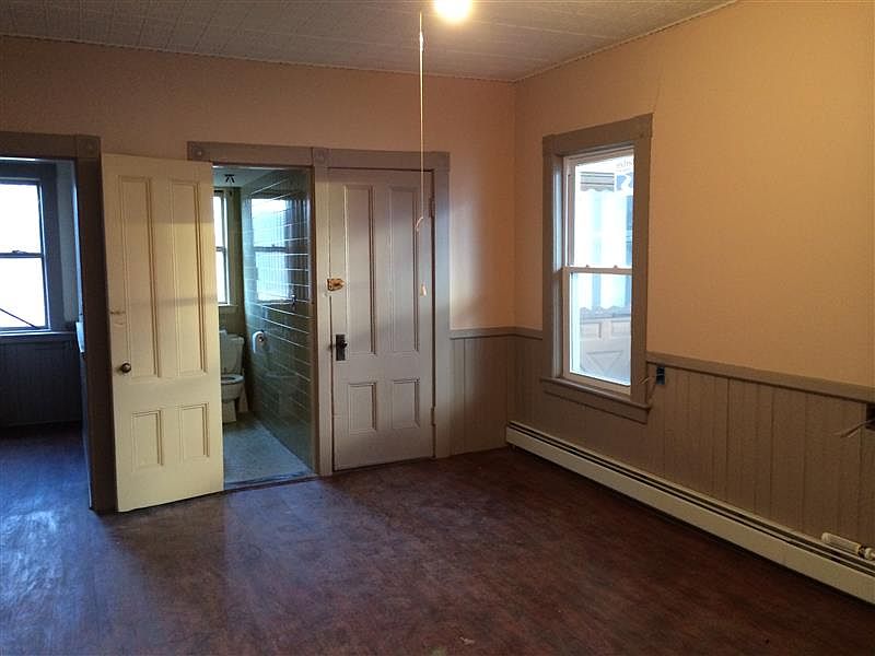 2nd image of 40 Meade St #2