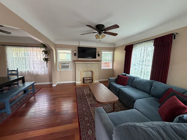 957 W Summerland Ave — Photo 2