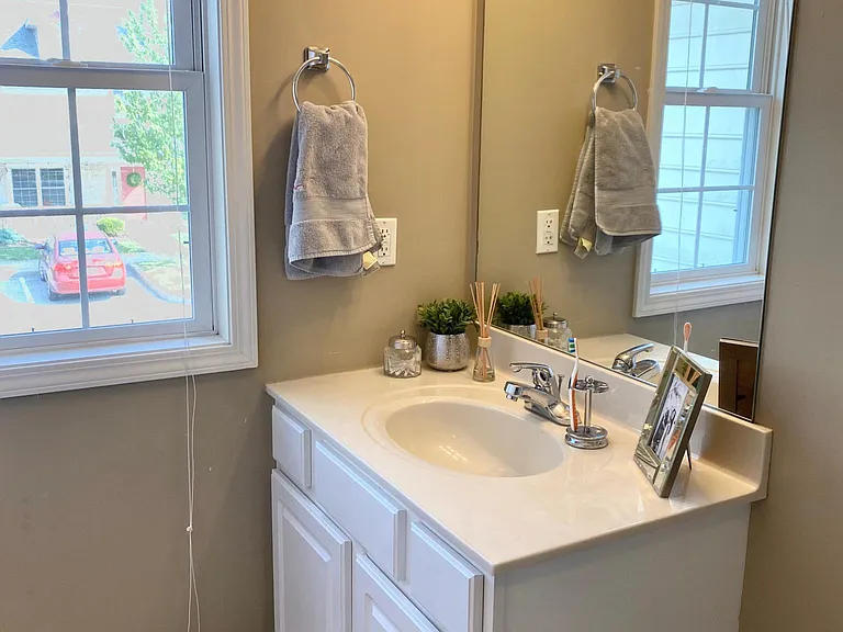 2738 E Bressingham Way — Photo 14