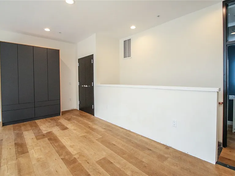 33 Russell St #202 — Photo 20
