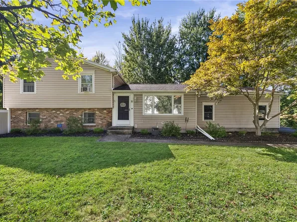 18 Burton St, Clyde, NY 14433