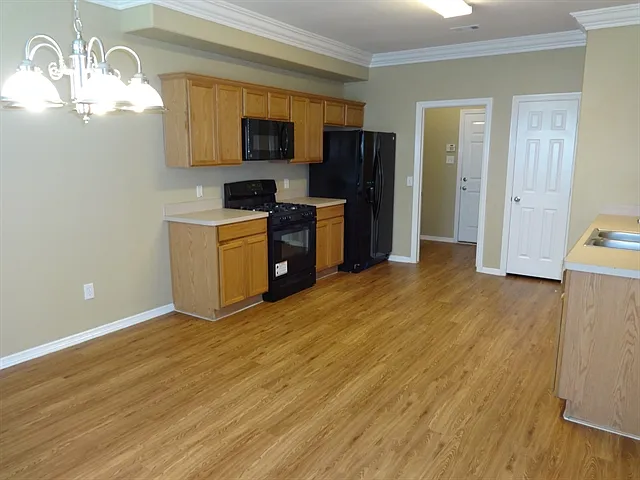 3 bed, 2.5 bath, 1678 sqft, $2,130 — Photo 2