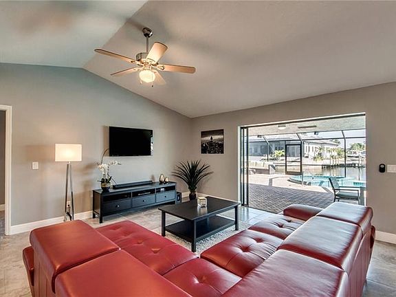 5th image of 1009 SW 54th Ln
