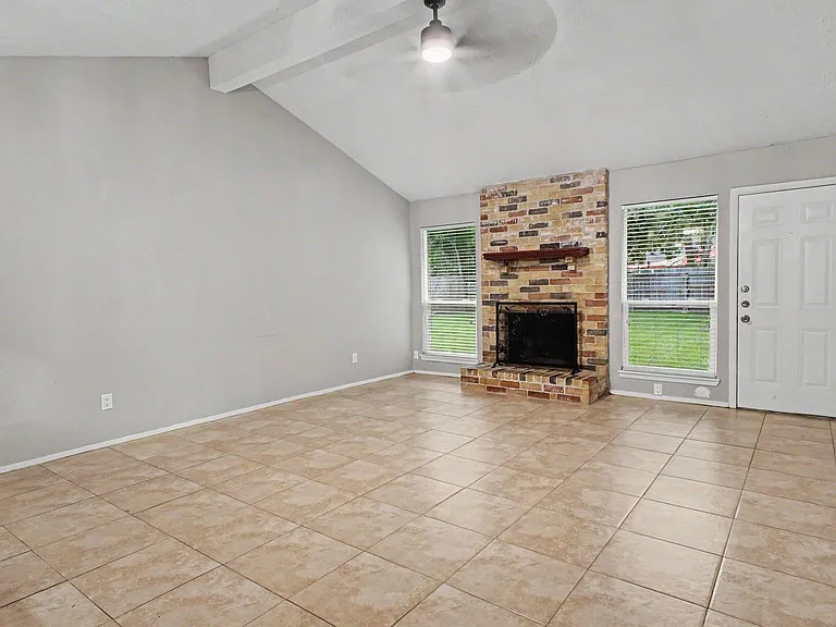 215 Redbud Cir — Photo 6