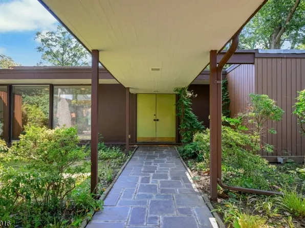 1175 Johnston Dr, Watchung Boro, NJ 07069