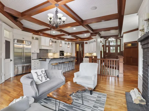 1180 Garden Ct, Mound, MN 55364