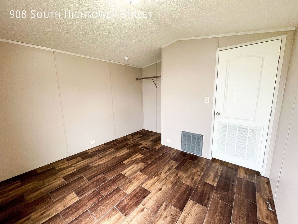 1st image of 908 S Hightower St