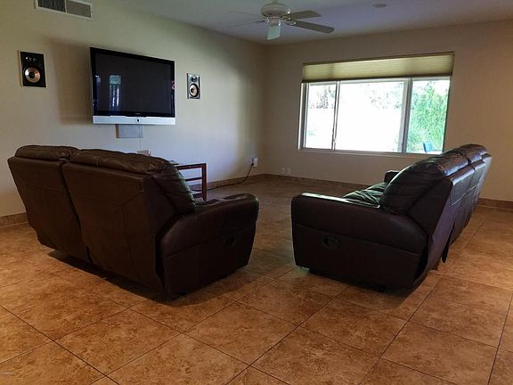 3rd image of 2720 E Larkspur Dr