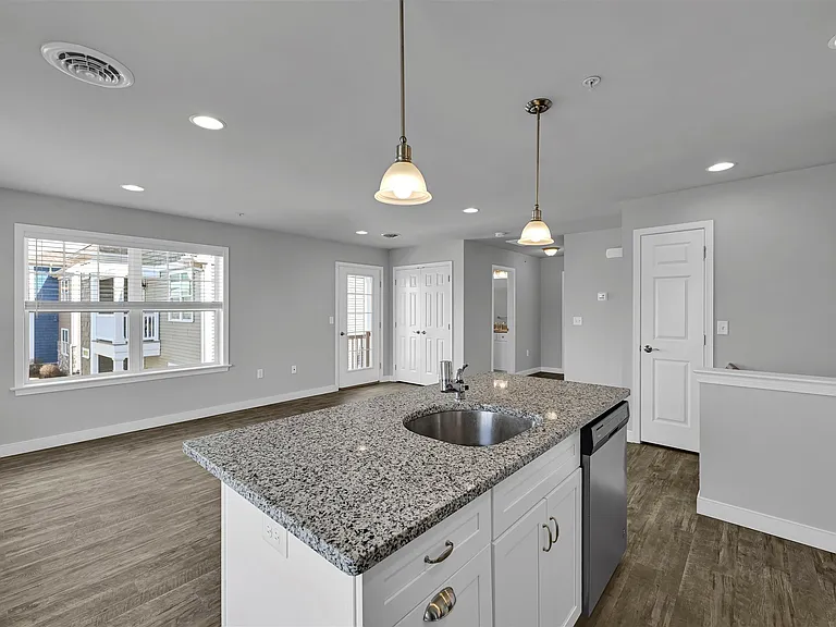 15 Pacific Blvd #K — Photo 8