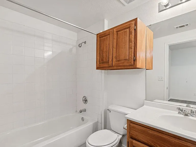 Cypress View Villas Apartments — Photo 7