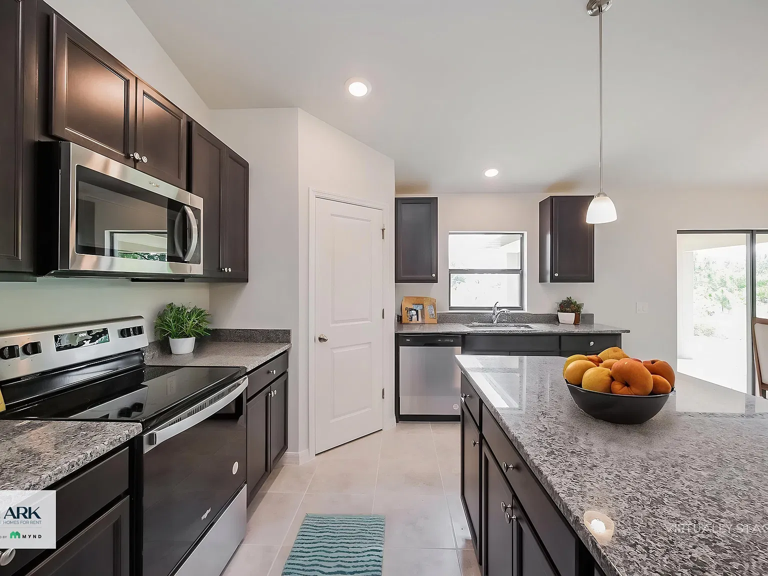 4 bed, 2.0 bath, 1843 sqft, $2,145 — Photo 4