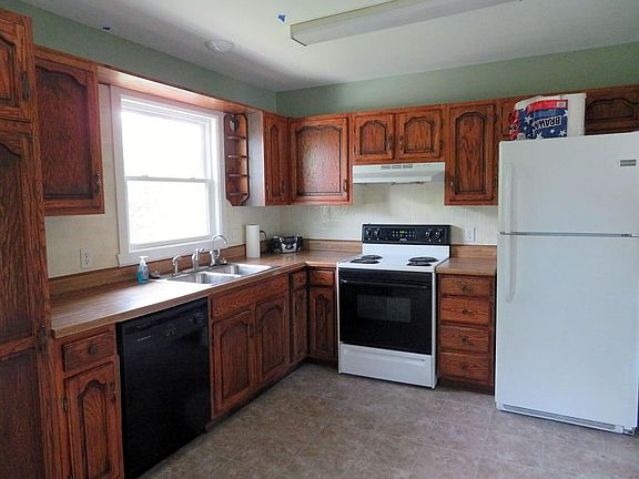 2nd image of 402 7th Ave E