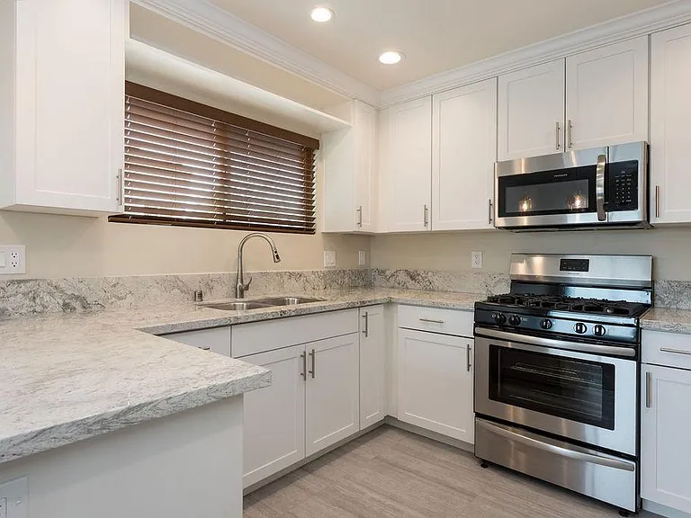 954 Agate St #A — Photo 2