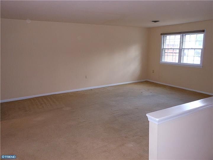 1st image of 807 Yardley Cmns