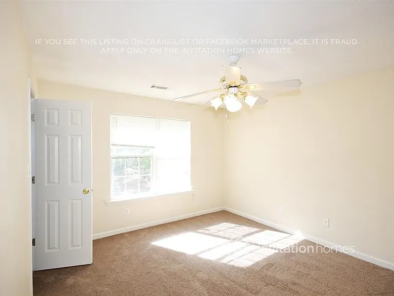 1406 N Hampton Dr — Photo 7
