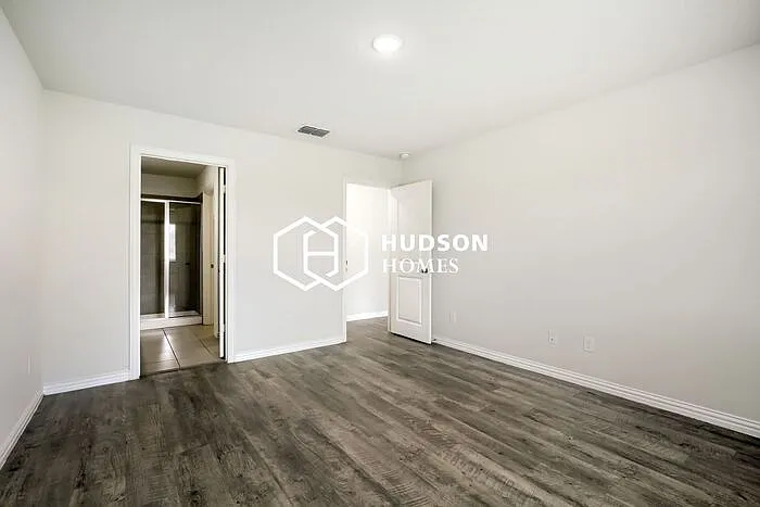 2402 Abigail Ln — Photo 8