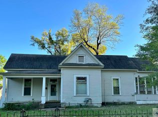 918 E 10th St, Texarkana, AR 71854