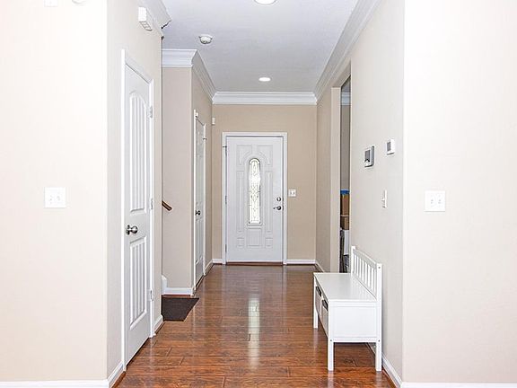 2nd image of 881 Alma Dr