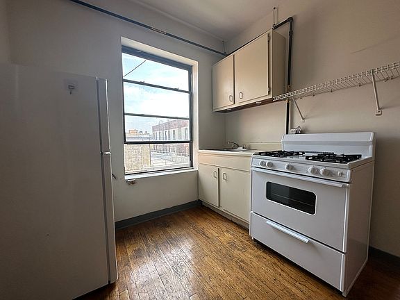 3rd image of 328 E 14th St APT 27