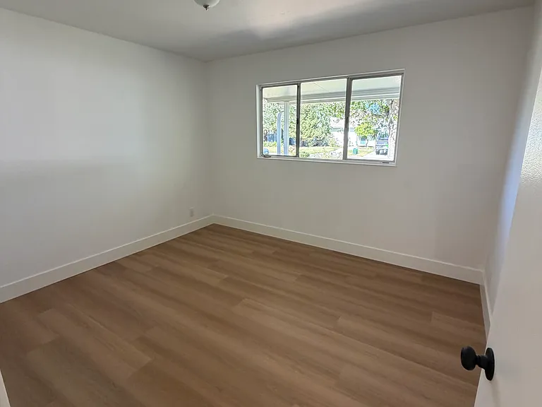 315 Hamilton Dr — Photo 9