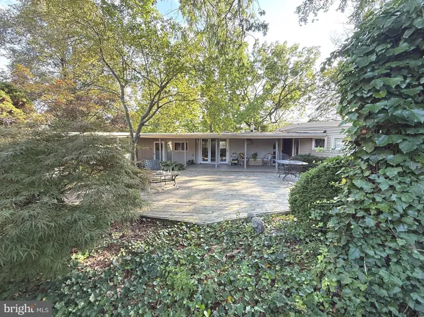 4300 Meadow Crest Rd, Harrisburg, PA 17112