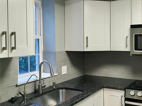 3rd image of 2920 S Buchanan St APT C1