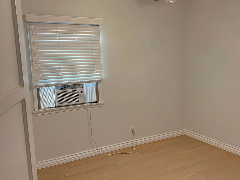 4125 1/2 W Toluca Lake Ave #4123-1/2 — Photo 24