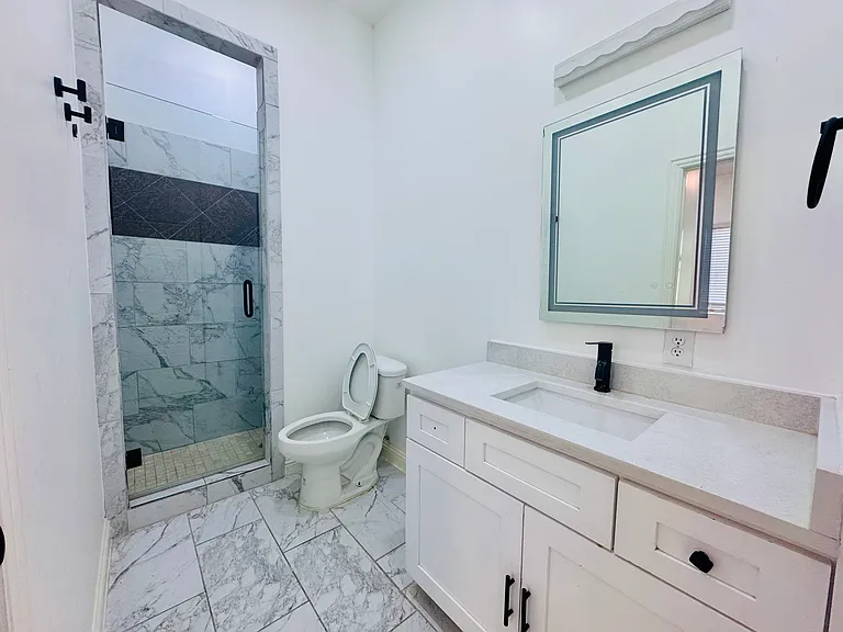 2902 Jim St — Photo 23