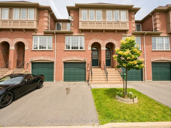 3020 Cedarglen Gate #21, Mississauga, ON L5C 4S7