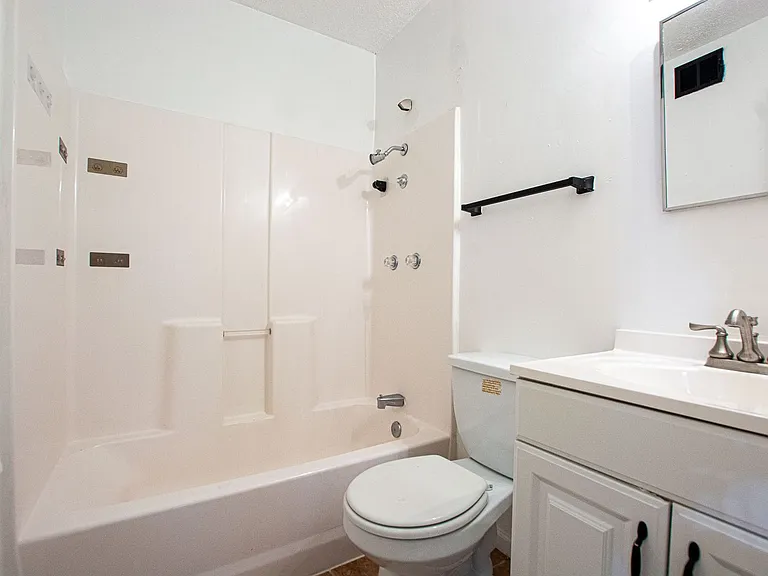 1410 Lindwood Dr — Photo 10