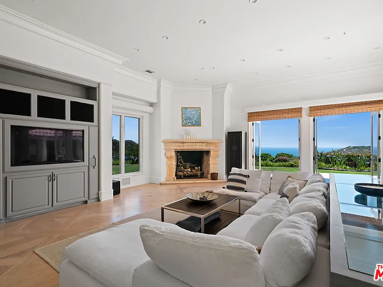7160 Dume Dr — Photo 8
