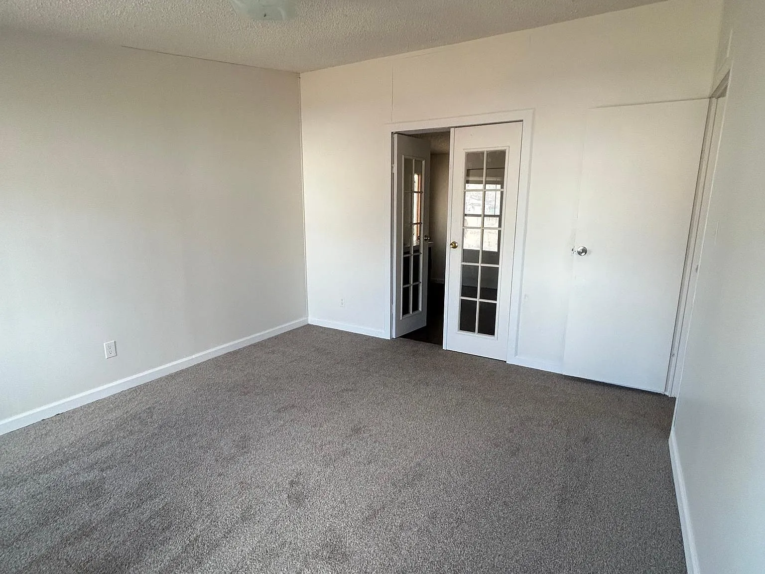 3 bed, 1500 sqft, $2,000 — Photo 4